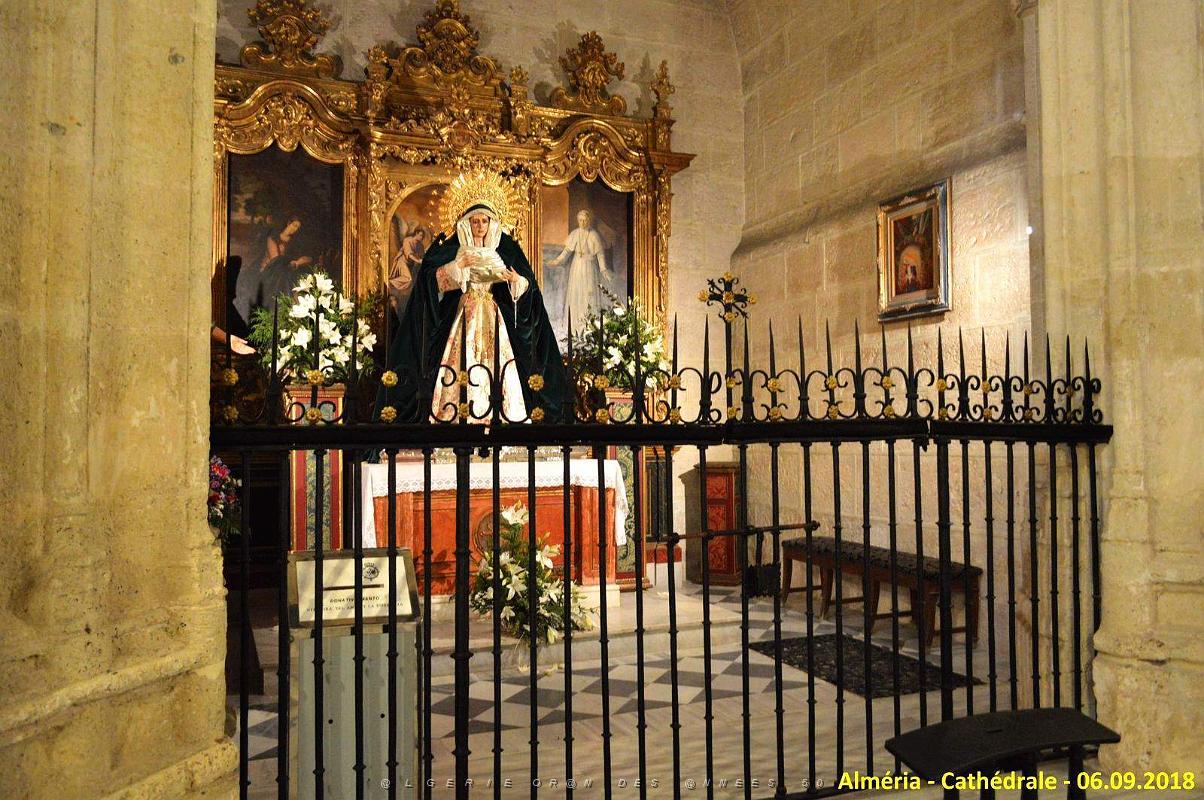 28 LA CATHEDRALE ET LE FORTERESSE DE L INCARNATION (70).JPG